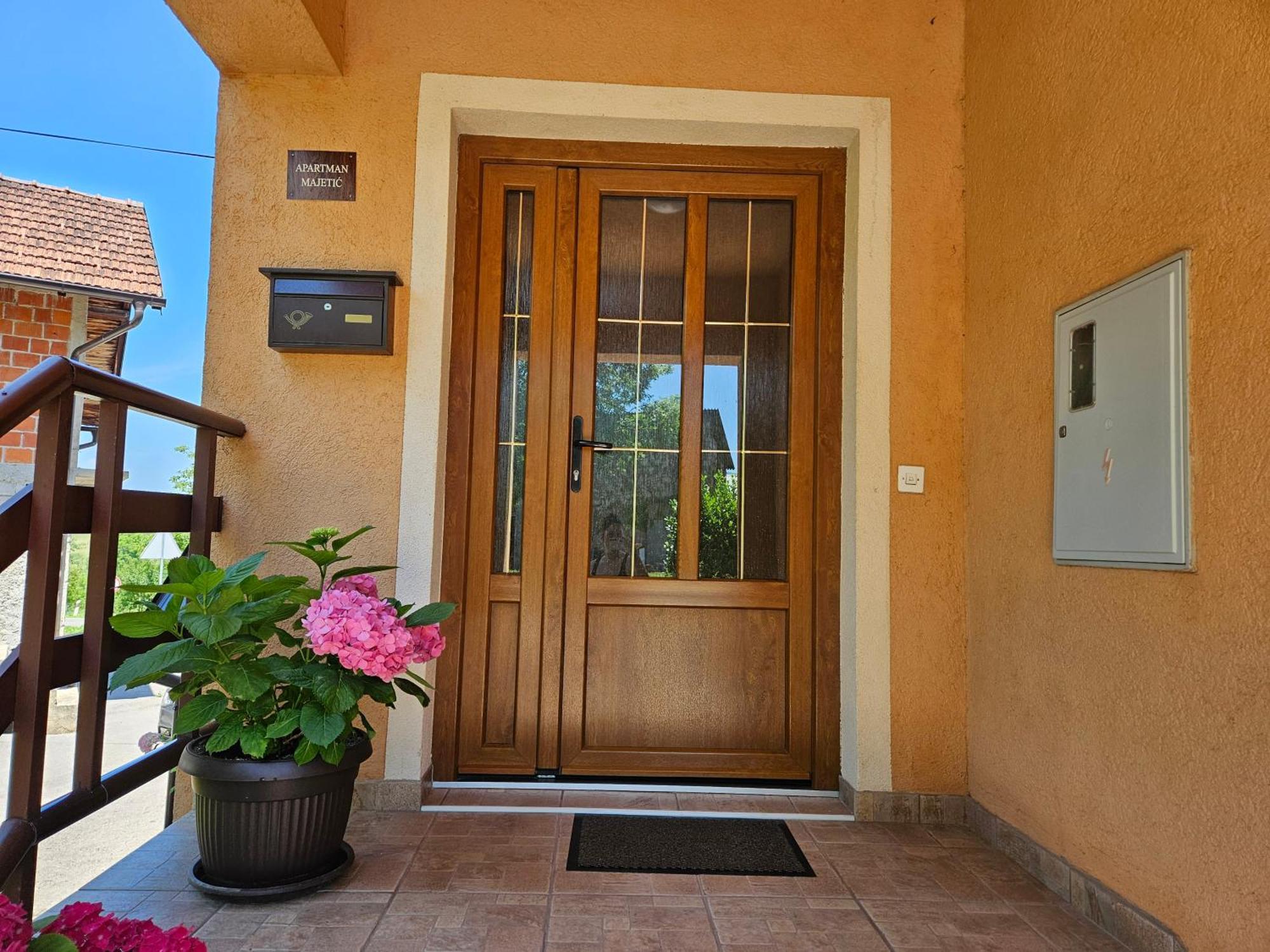Apartment Majetic Gornji Vaganac Exterior photo